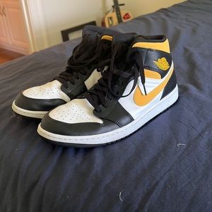 Jordan 1 mid